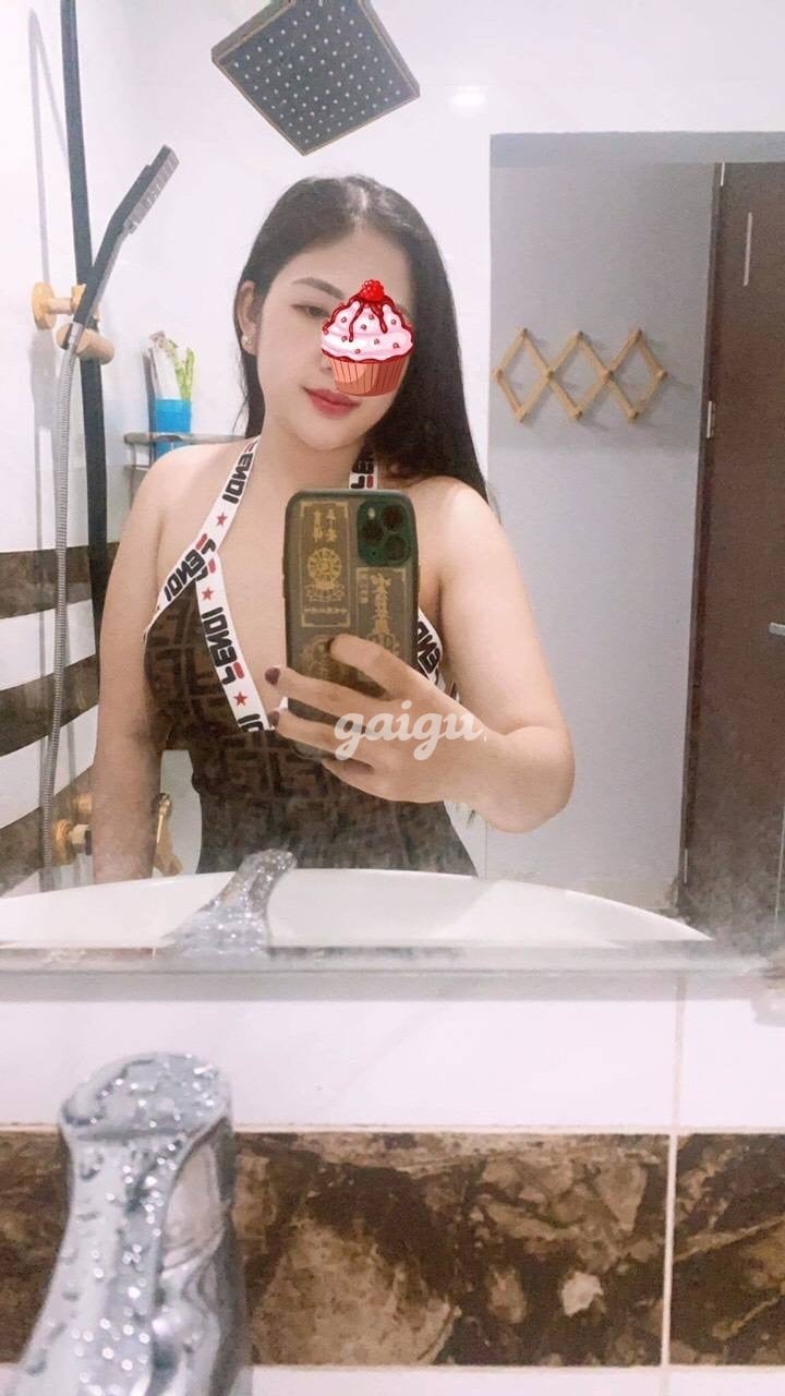 New Yến Trang FACE CỰC XINH BODY CỰC NUỘT LÀ ĐÁNG YÊU